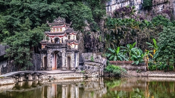 Khám phá vẻ đẹp cổ kính của chùa Bích Động – Cổ tự linh thiêng trong lòng di sản thế giới