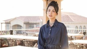 Váy denim, slip... trở lại thịnh hành với phiên bản trang nhã hơn