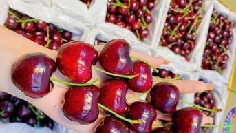 Cherry đắt đỏ vẫn ‘cháy hàng’, bất ngờ với 'sầu riêng giải cứu' 50.000 đồng/kg