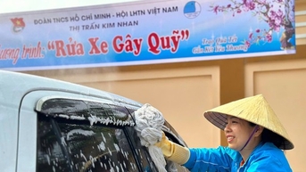 Thanh niên rửa xe, thu trăm triệu đồng gây quỹ từ thiện dịp Tết