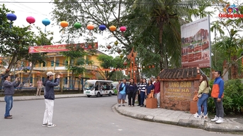 Về làng gốm Thanh Hà xem nặn tượng rắn