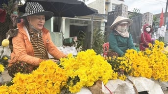 Họp chợ đông vui buổi chiều, thương nhớ chợ quê ngày cận Tết