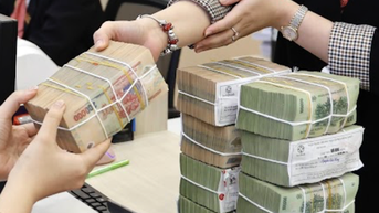 Nhận thưởng Tết, mua vàng SJC hay gửi tiết kiệm online?