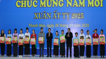 Thanh Hóa dành hơn 375 tỷ đồng trao tặng cho gia đình chính sách, hộ nghèo, hộ khó khăn trong dịp Tết