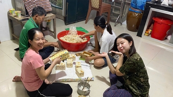 Người nước ngoài đón Tết Việt chỉ một lần là thấy mê