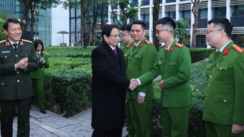 Thủ tướng Phạm Minh Chính đi thăm hỏi, chúc Tết, kiểm tra công tác ứng trực tại một số đơn vị công an và quân đội