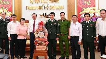 លេខាគណៈកម្មាធិការបក្សទីក្រុងហូជីមិញ អញ្ជើញទៅសួរសុខទុក្ខ និងលើកទឹកចិត្តអង្គភាពដែលបំពេញភារកិច្ចក្នុងអំឡុងបុណ្យតេត និងការត្រៀមខ្លួនប្រយុទ្ធ