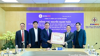 Phó Chủ tịch Thường trực UBND tỉnh Nguyễn Mạnh Tuấn thăm, chúc Tết Công ty Điện lực Tuyên Quang