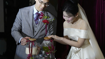 Từ Hà Lan về Việt Nam, cặp đôi rót trà xanh thay cho rượu trong ngày cưới