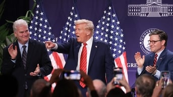 Ông Trump ra tay mạnh mẽ với giới làm chip