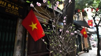 Phố cổ Hà Nội và những góc check-in đẹp bất ngờ sáng mùng 1 Tết