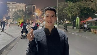 Lời chúc tết ý nghĩa từ Tiến Linh và những người hùng AFF Cup, Vĩ Hào ‘ra mắt’ bà xã