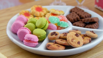 Bánh kẹo ngọt đầy ắp ngày Tết, kiểm soát trẻ thế nào?