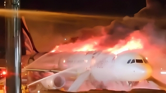 Máy bay Airbus của hãng Air Busan bốc cháy tại sân bay Hàn Quốc