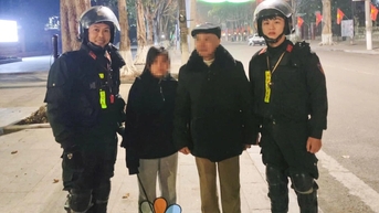Bé gái đi lạc trong lúc xem bắn pháo hoa đêm giao thừa