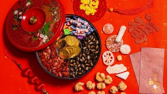 Lịch sử hàng trăm năm của khay mứt nhiều ngăn ngày Tết