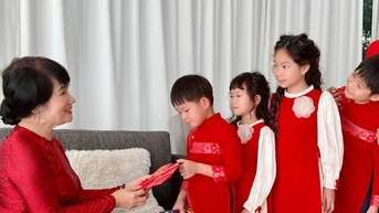Tiền mừng tuổi Tết Ất Tỵ 2025 từ bao nhiêu có thể gửi tiết kiệm?