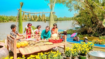 Đòn bánh tét 'thiêng' trong ngày tết Nam bộ