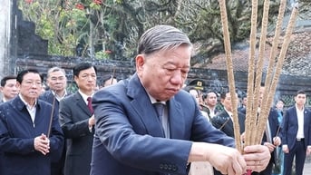 Tổng Bí thư Tô Lâm dâng hương tại Khu di tích Quốc gia đặc biệt Hoa Lư