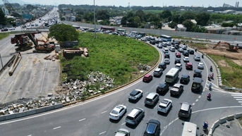 Du khách kín đường ngày Mùng 3 Tết