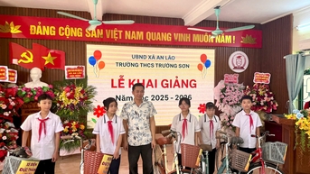ជាង​ជួសជុល​រថយន្ត​នាំ​ក្តី​ស្រឡាញ់​ដល់​សិស្ស​ក្រីក្រ