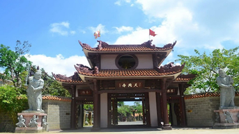 Khám phá ngôi chùa được mệnh danh là “Phượng Hoàng cổ trấn” của Việt Nam