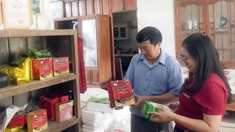 អមដំណើរប្រជាជន