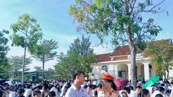 Tuyên truyền an toàn giao thông cho hơn 1.200 học sinh THPT