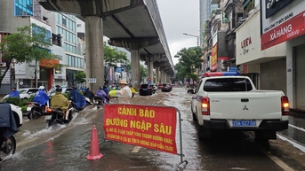 Hà Nội chấn chỉnh hàng loạt đơn vị chậm ứng phó bão số 11
