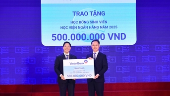 VietinBank trao 500 triệu đồng học bổng cho sinh viên Học viện Ngân hàng