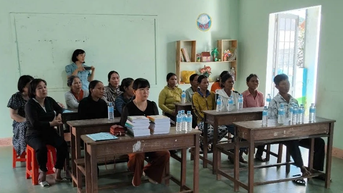 Vững bước trên hành trình xóa mù chữ