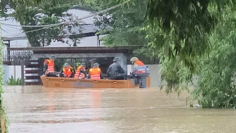 Lũ dâng cao 'không kịp trở tay', người dân Thái Nguyên lên mạng cầu cứu