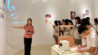 Nơi giao thoa của thơ ca và lịch sử