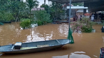 ទឹកជំនន់បានហក់ឡើងនៅពេលយប់ មនុស្សរាប់ពាន់នាក់ត្រូវបានជម្លៀសជាបន្ទាន់