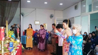 សិល្បករ សិល្បការិនី អបអរសាទរទិវាប្រពៃណីមហោស្រពវៀតណាម