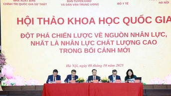 새로운 시대에 강력한 나라를 건설하는 데는 우수한 인적자원이 핵심입니다.