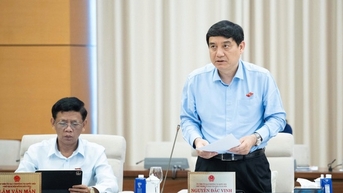 언론법(개정) 서류는 신중하고 진지하게 작성되었습니다.