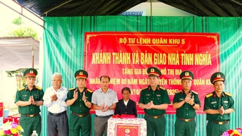 ប្រគល់ផ្ទះដឹងគុណដល់គ្រួសារគោលនយោបាយនៅឃុំត្រាតាន់
