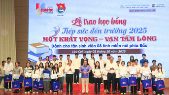 105 tân sinh viên được nhận học bổng “Tiếp sức đến trường” năm 2025