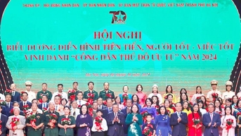 Những bông hoa đẹp trong vườn hoa Thủ đô