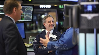 Chứng khoán Mỹ: S&P 500 và Nasdaq đều chốt phiên 8/10 cao kỷ lục
