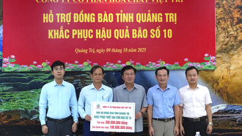 Viet Tri Chemical Joint Stock Company는 10호 폭풍의 여파를 극복하기 위해 Quang Tri 지방을 지원합니다.