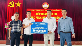 Các doanh nghiệp ủng hộ 70 triệu đồng giúp Nhân dân trong tỉnh khắc phục hậu quả bão số 10