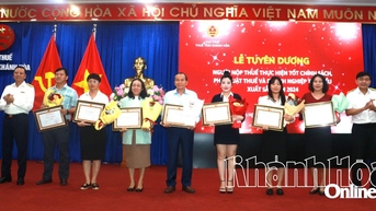 Thuế tỉnh Khánh Hòa tuyên dương 42 doanh nghiệp thực hiện tốt chính sách, pháp luật thuế