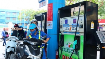 Giá xăng E10 sau hơn 2 tháng đưa vào bán thí điểm