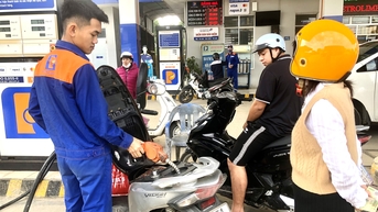 Giá xăng giảm xuống dưới mức 20.000 đồng/lít