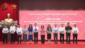 A80 행사를 통해 독립, 평화, 우정에 대한 열망의 메시지를 전파합니다.