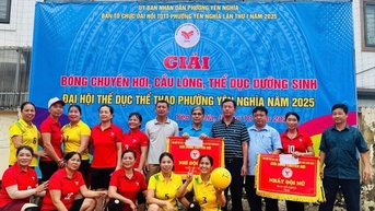 Phường Yên Nghĩa tổ chức giải bóng chuyền hơi chào mừng Ngày Giải phóng Thủ đô