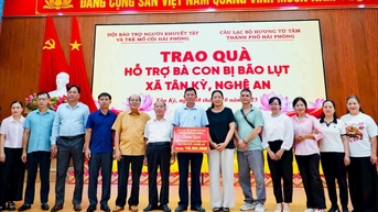 Tặng quà thương binh, bệnh binh, trẻ mồ côi tại các tỉnh Nghệ An, Thanh Hóa, Hưng Yên