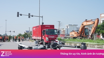 Drone bay vào vùng lũ, đưa thuốc cho bé 4 tháng tuổi giữa đêm